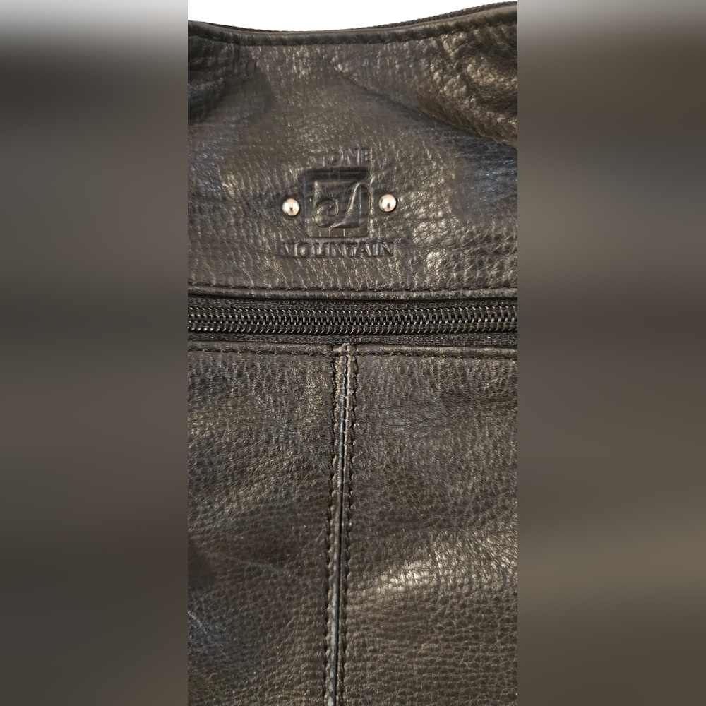 Stone Mountain - Pebbled Genuine Leather  Black Medium Bag Pink Fabric Lining‌ - Picture 6 of 12